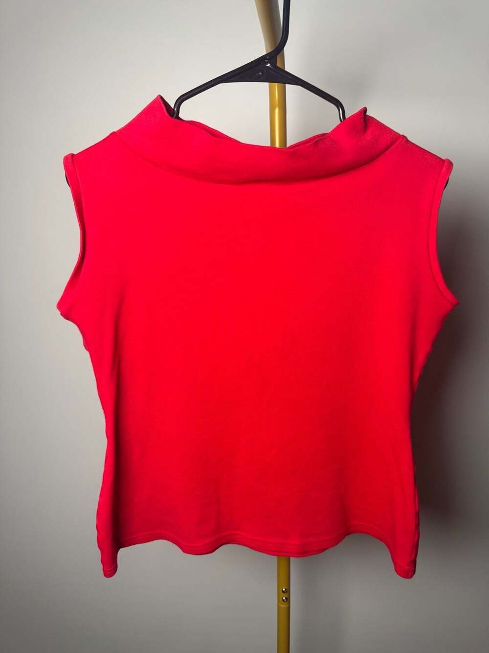 Heart of Haute Red Sleeveless Mock Neck Top Size L